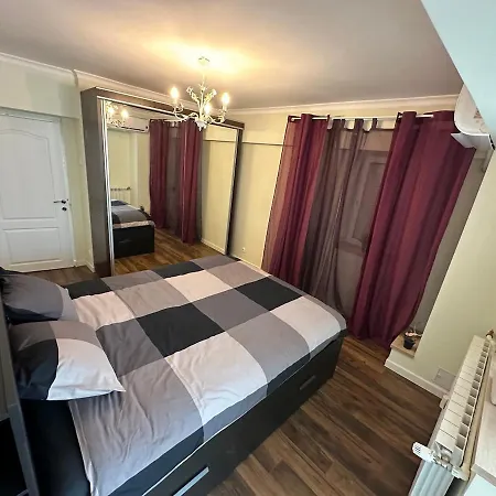 Esplanade River Apartment *